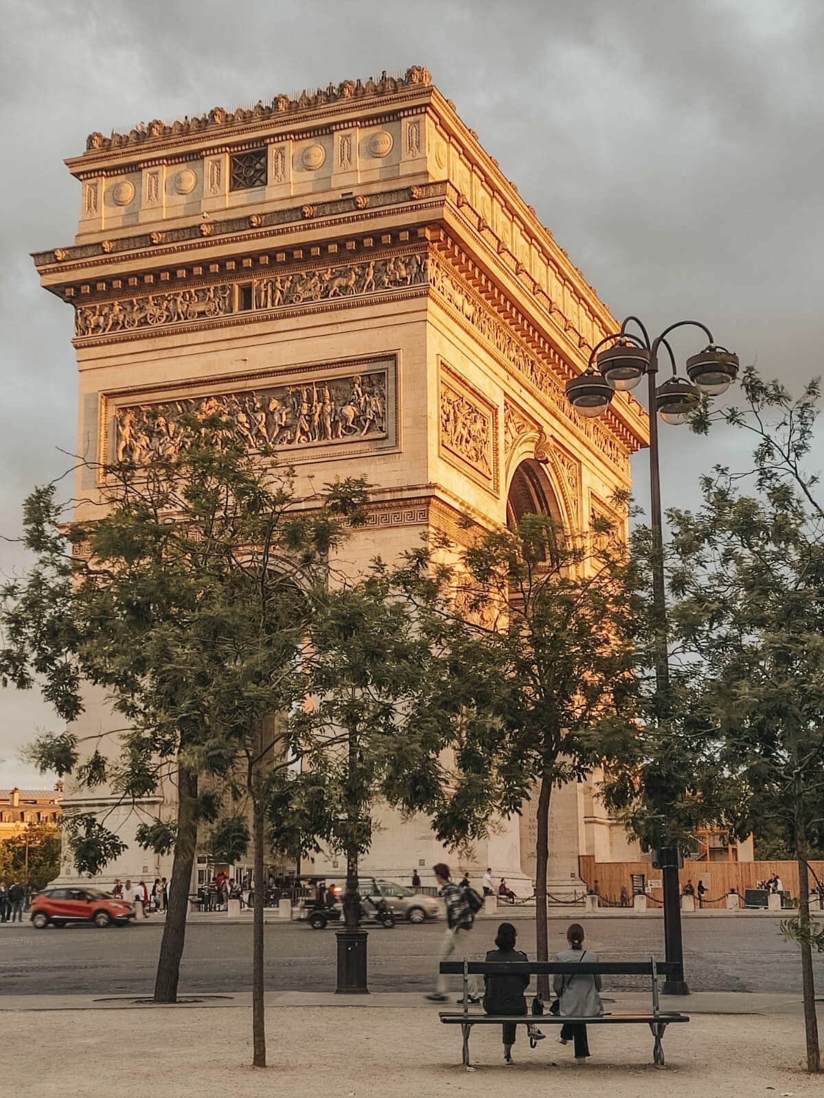 el arco del triunfo que ver en paris