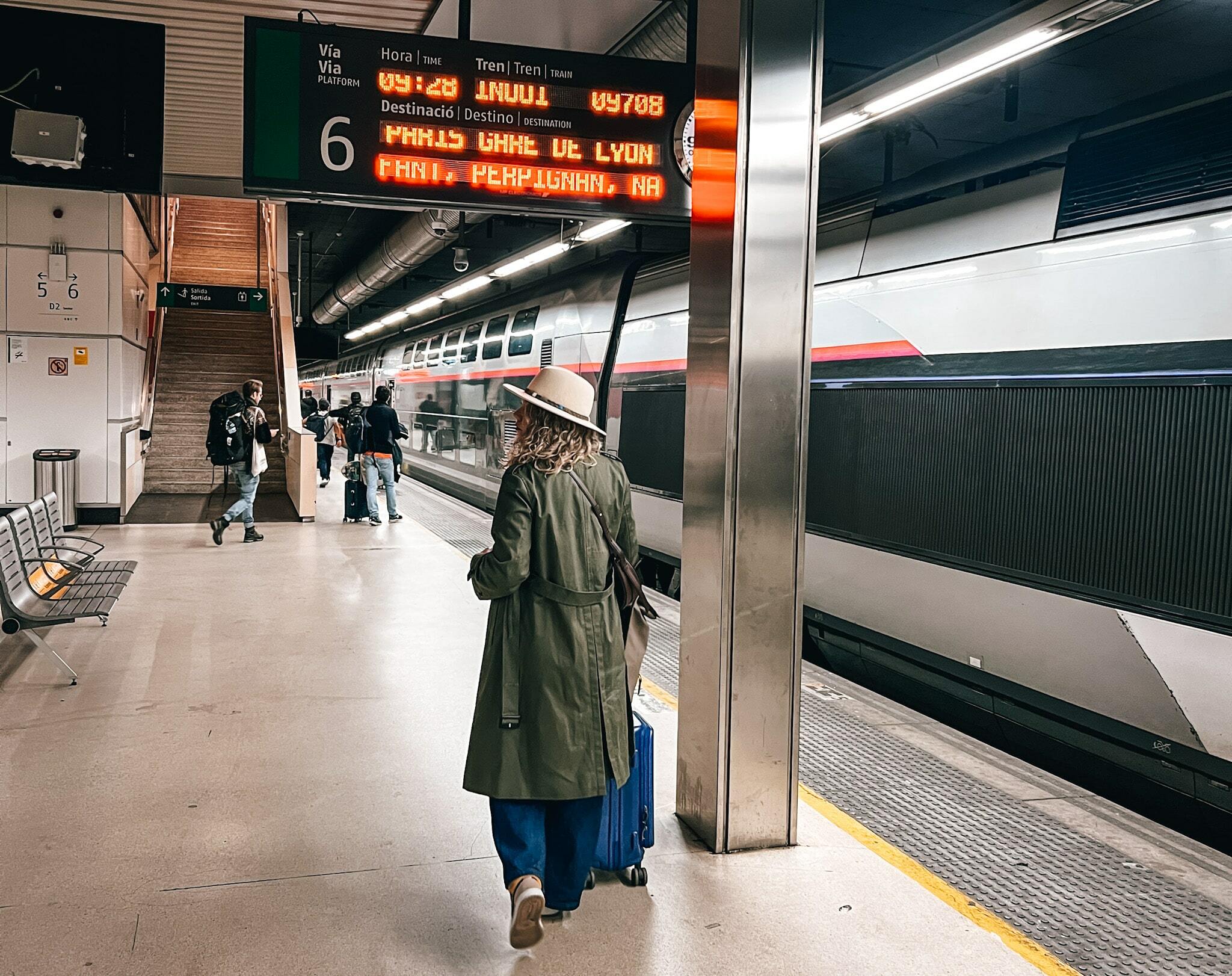 estación Barcelona Sants para coger el tren de alta velocidad